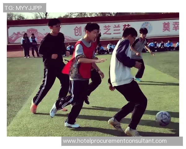 青春拼搏足球校联赛点燃校园激情展现运动精神与团队合作魅力